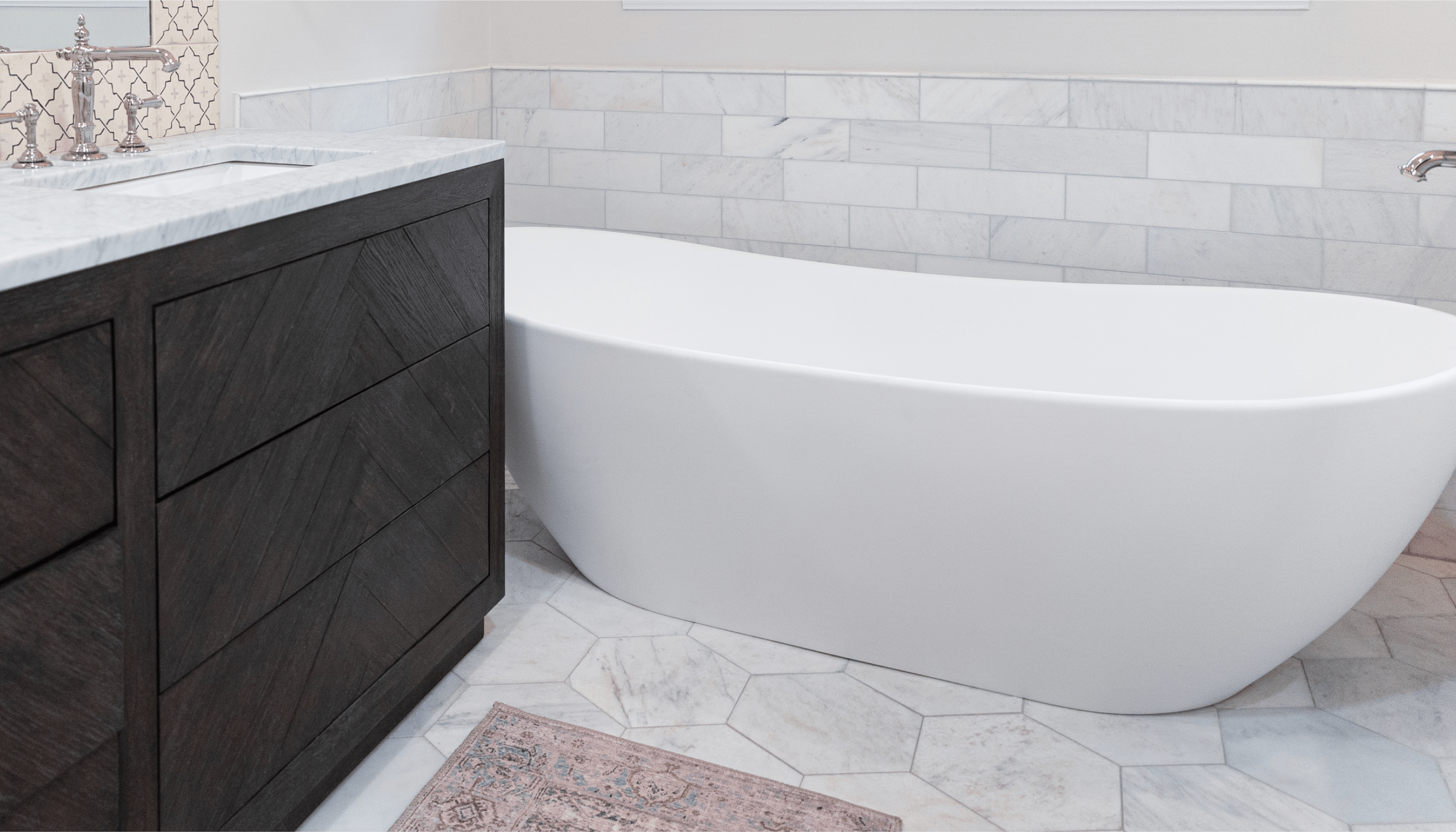 bathroom with bathtub and ceramic tiles