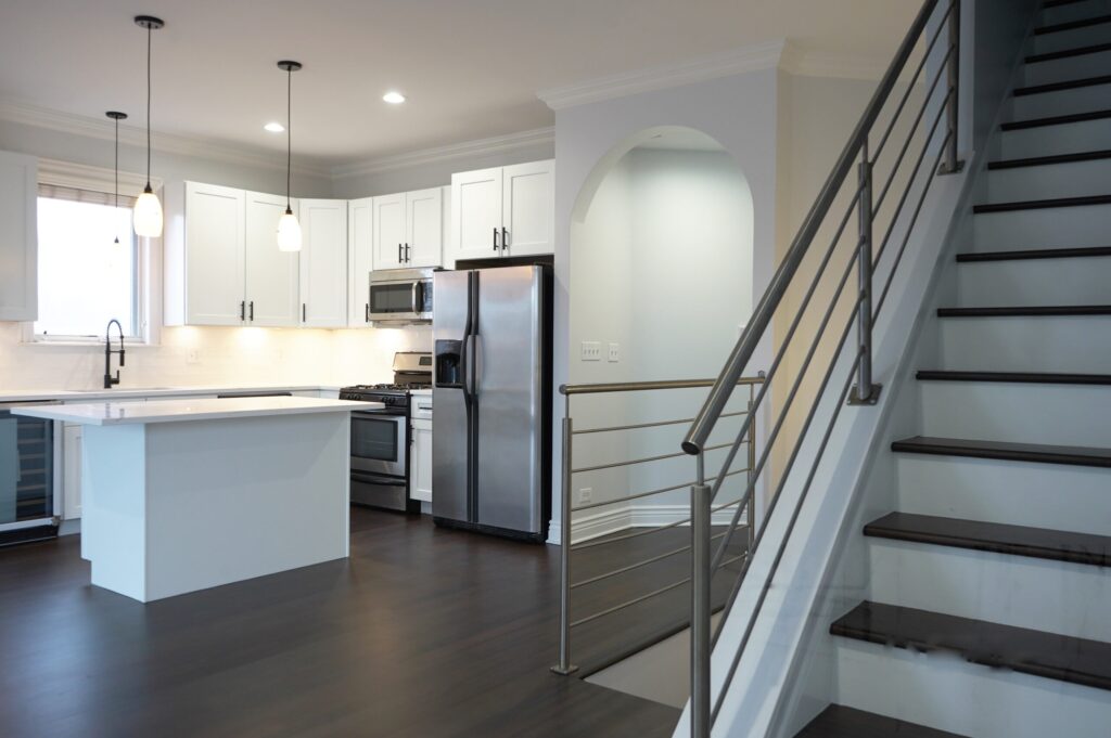 Complete Kitchen, Fireplace & Flooring Renovation in University Village, Chicago - photo 3