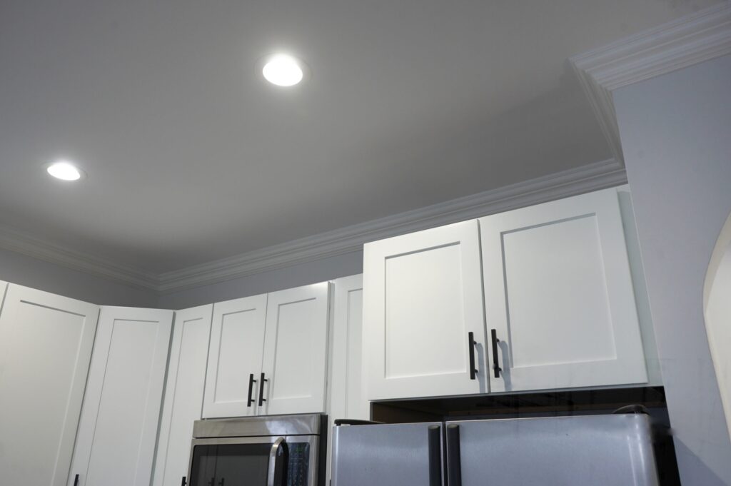Complete Kitchen, Fireplace & Flooring Renovation in University Village, Chicago - photo 4